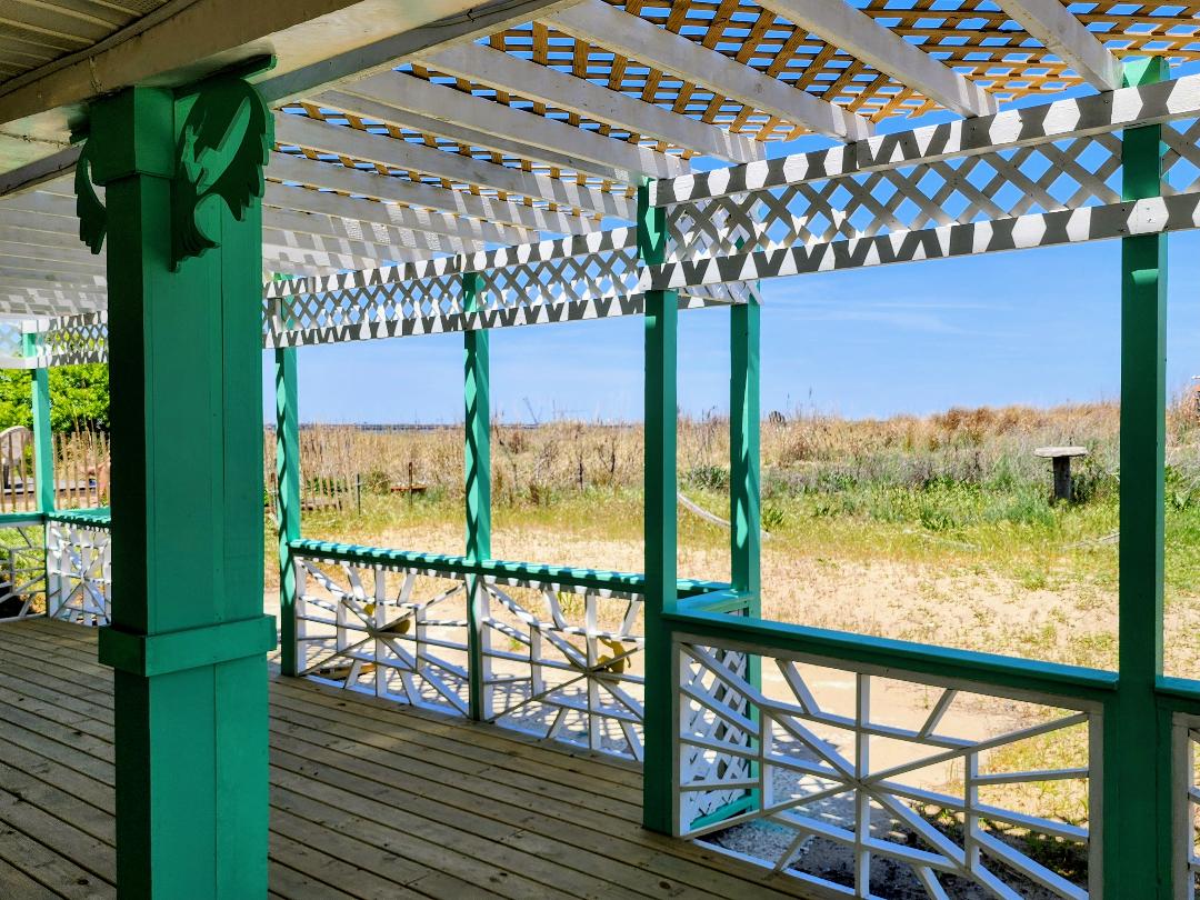 800 Square Foot Wrap Around Veranda for Beachfront Apartment Home