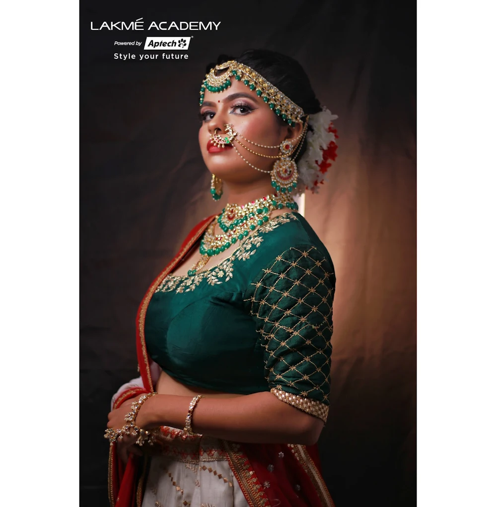 Professional Makeup Artist Course in Satellite Ahmedabad
