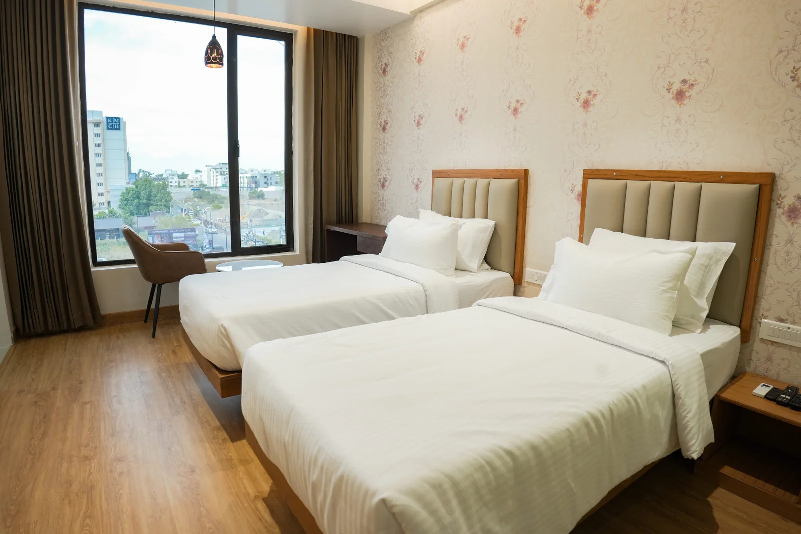 manchester Twin Deluxe King Room